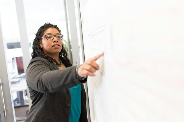 Femmes Entrepreneurs : Surmonter les Défis et Saisir les Opportunités